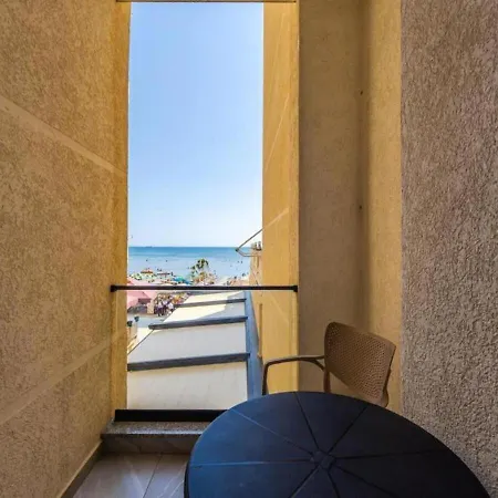 Apartamento The Azure Beachfront By Ps