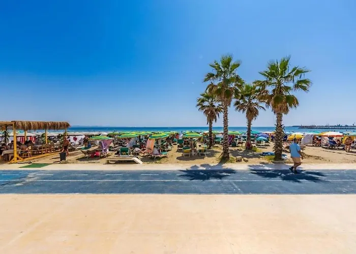 Appartement The Azure Beachfront By Ps Durrës